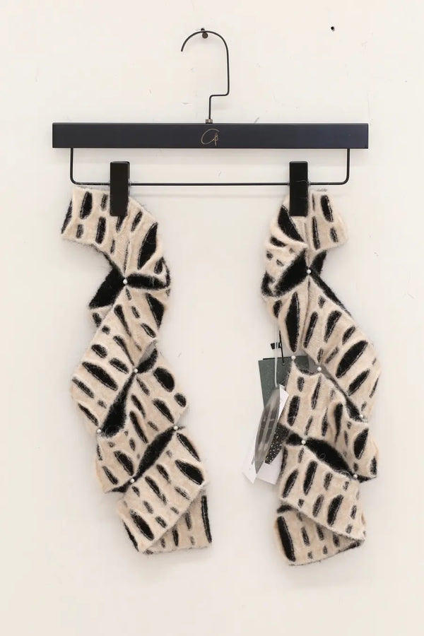 RUI Spiral Animal Print Leg Warmers RAW23KN05 Off White & Black